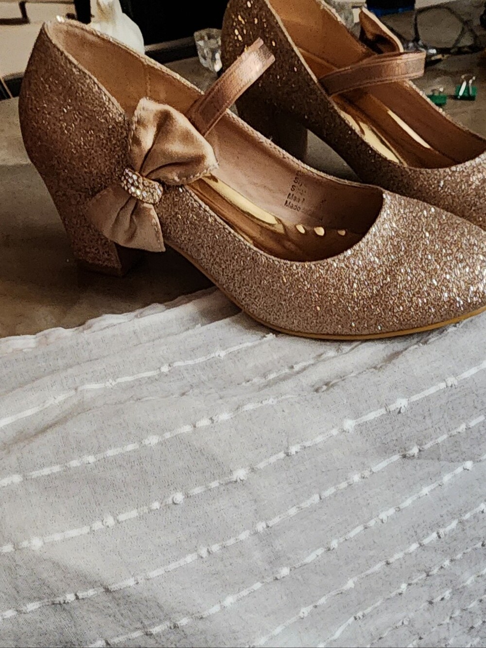 Badgley Mischka Sparkling Rose Gold Mary Jane Block Heels Sz 4 Bow - Picture 3 of 9